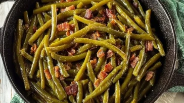 Classic Copycat Texas Roadhouse Green Beans