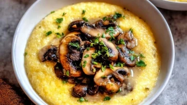 Creamy Garlic Polenta With Mushrooms