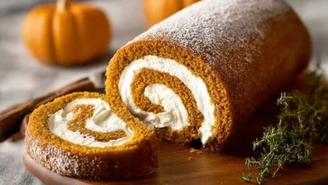 Classic Pumpkin Roll with Creamy Filling