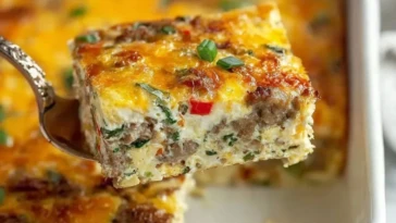 Sausage, Egg and Hash Brown Breakfast Casserole