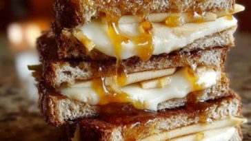 Smoked Gouda Apple Grilled Cheese