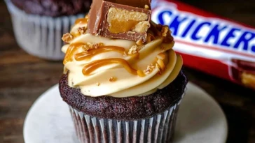 Snickers Cupcakes