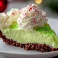 Easy 10-Minute No-Bake Grinch Pie