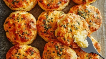 Homemade Red Lobster Cheddar Bay Biscuits
